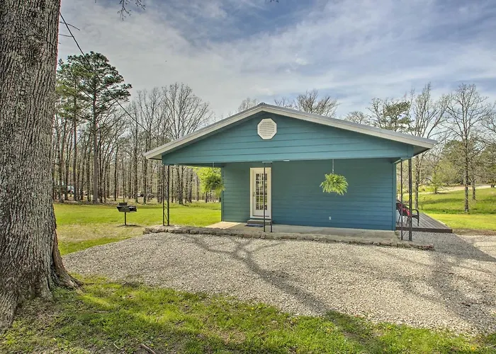 Cozy Hideaway Near Lake Ouachita & Hot Springs!